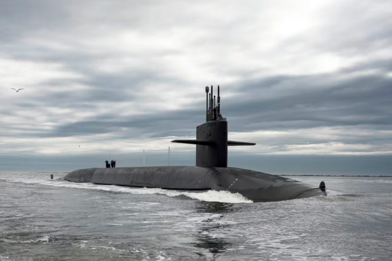 Tàu ngầm tên lửa đạn đạo lớp Ohio USS Tennessee trở về Căn cứ tàu ngầm hải quân Kings Bay, Georgia, Mỹ vào ngày 6/2/2013. Ảnh: Reuters.