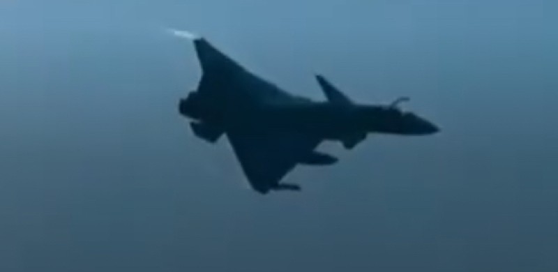 J-10C đang bay trong cuộc giao chiến mô phỏng với J-20. Ảnh: MW. J-10C khiến rồng tàng hình J-20 bại trận trong mô phỏng Sự thật phía sau là gì 4.jpg