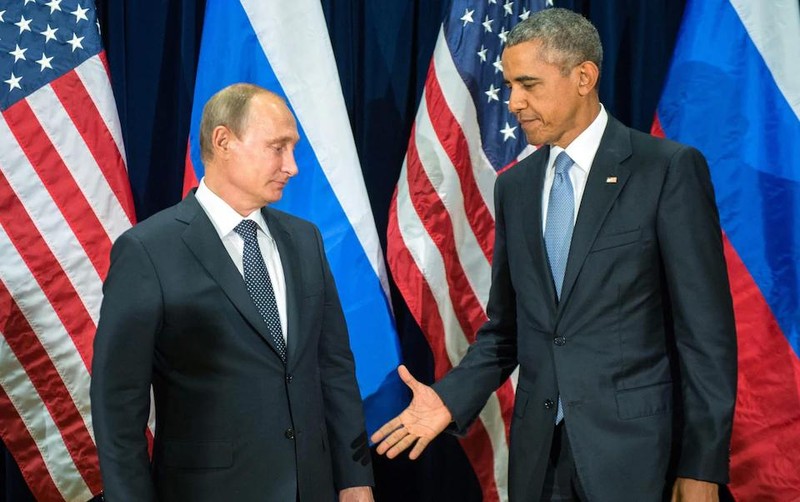 Tổng thống Nga Vladimir Putin đã gặp Tổng thống Mỹ Barack Obama khi cả hai cùng tham dự Đại hội đồng Liên Hợp Quốc tại New York vào năm 2015. Ảnh: RIA. Thượng đỉnh Trump–Putin được tổ chức tại Alaska Lợi ích và ẩn ý 2.jpg