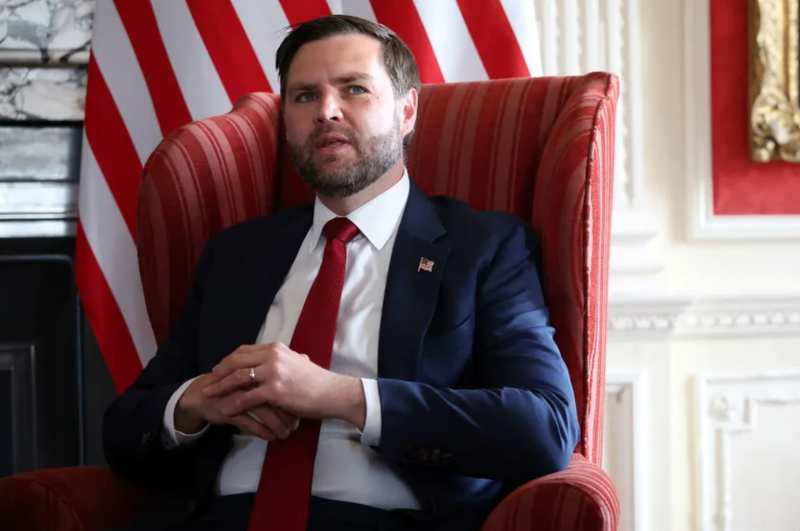 Phó Tổng thống J.D. Vance trong cuộc gặp với Ngoại trưởng Anh David Lammy tại Sevenoaks, Anh, trong hôm 8/8. Ảnh: Getty. Châu Âu lo sợ đứng bên lề lịch sử trước thềm hội nghị thượng đỉnh Trump-Putin 2.png