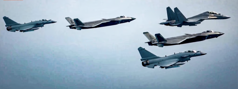 J-16 dẫn đầu đội hình J-20 và J-16. Ảnh: MW. Iran trước ngã rẽ Su-35 Nga hay J-10C Trung Quốc sẽ giúp Tehran làm chủ bầu trời 3.png