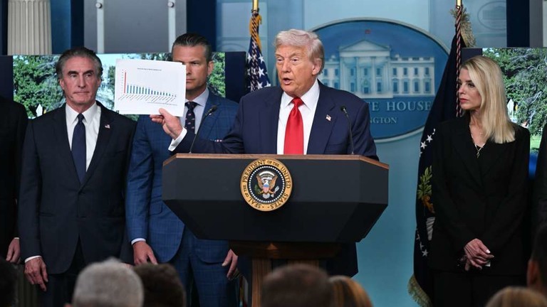 Tổng thống Mỹ Donald Trump phát biểu trong cuộc họp báo tại Nhà Trắng ở Washington DC, Mỹ vào ngày 11/8. Ảnh: Getty.