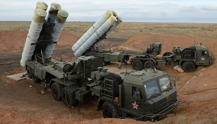 Bệ phóng tên lửa đất đối không thuộc hệ thống S-400. Ảnh: MW.