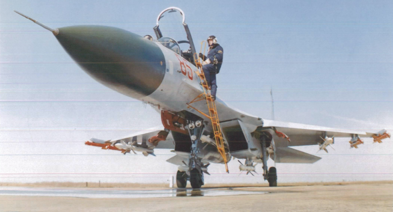 Một chiếc Su-27 thời Liên Xô. Ảnh: MW. Tiêm kích F-35A của Italy chặn Su-27 Nga So găng thế hệ mới và huyền thoại cũ 2.png