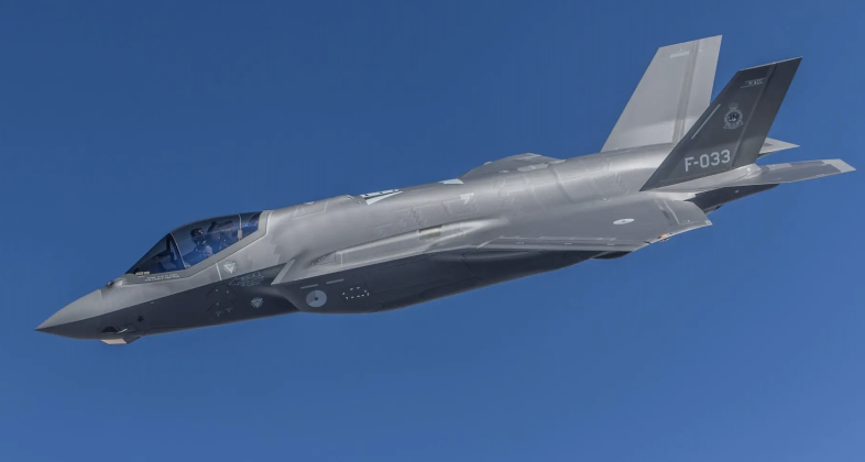 Chiến đấu cơ thế hệ thứ 5 F-35 của Mỹ. Ảnh: MW. Tiêm kích F-35A của Italy chặn Su-27 Nga So găng thế hệ mới và huyền thoại cũ 3.png