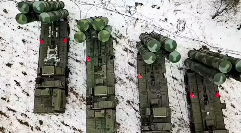 Bệ phóng tên lửa đất đối không thuộc hệ thống S-400. Ảnh: MW. Nga khẳng định S-400 vô hiệu hóa Patriot Mỹ viện trợ Kiev, bảo vệ Su-34 và Su-35 2.png