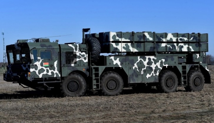 Ống phóng thuộc hệ thống pháo phản lực Polonez. Ảnh: MW. Belarus thử nghiệm con bài hạt nhân trước sức ép quân sự từ NATO, Ba Lan và Lithuania 2.jpg
