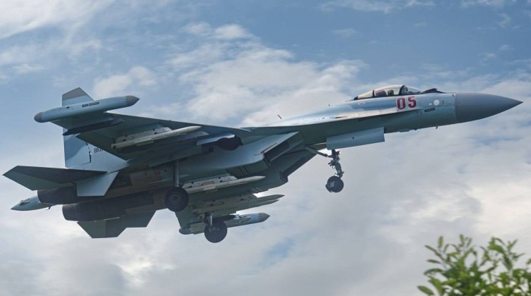 Hình ảnh nguồn mở đầu tiên của Su-35S với các tên lửa R-77M, R-77-1 và R-73. Ảnh: MW. Nga tăng tốc sản xuất Su-35S Iran, Triều Tiên có thể là khách hàng tiếp theo 4.jpg