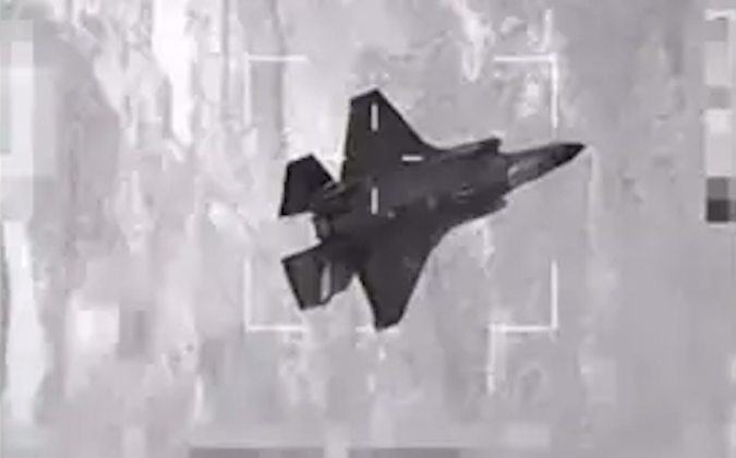 Rafale khóa mục tiêu F-35 trong cuộc tập trận Atlantic Trident 25. Ảnh: MW. Rafale Pháp hạ gục F-35 Mỹ trong tập trận Trident Atlantic 25 Thực lực hay chiêu PR 2.png