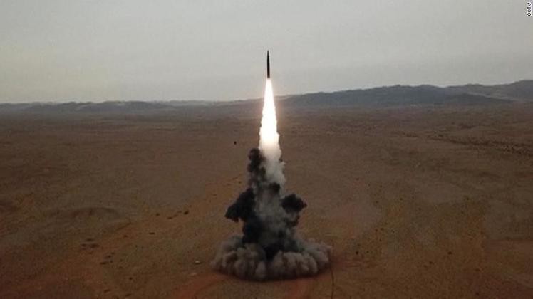 Một vụ phóng tên lửa DF-26. Ảnh: MW. Sát thủ Guam thế hệ mới được Trung Quốc trình làng DF-26D nguy hiểm cỡ nào 4.jpg