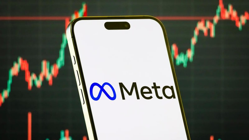 Việc Meta sử dụng hình ảnh người nổi tiếng để tạo các chatbot tán tỉnh gây tranh cãi về pháp lý. Ảnh: Axios. Meta.jpg