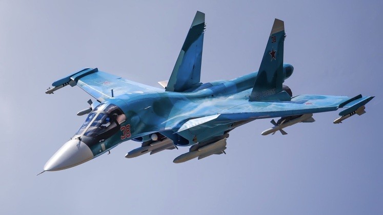 Su-34 được lắp đặt tên lửa không đối không và tên lửa hành trình. Ảnh: MW. Tiêm kích Su-34 Xương sống mới của không quân Nga, vượt xa cả Su-35 và Su-27 3.jpeg