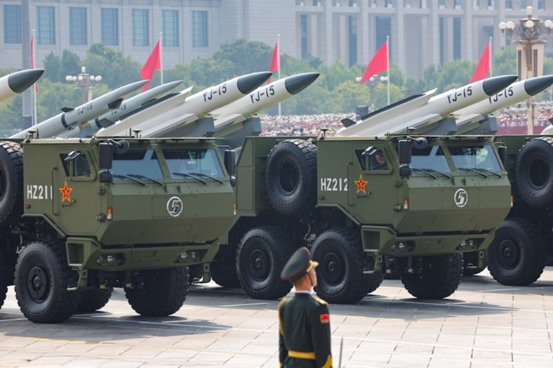 Tên lửa chống hạm siêu thanh YJ-15 trong cuộc duyệt binh ngày 3/9. Ảnh: Reuters. YJ-15.png