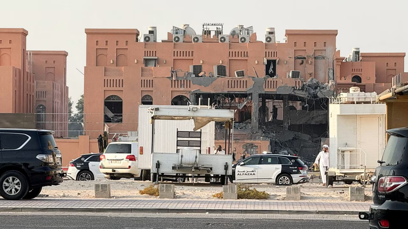 Hậu quả của đòn không kích do Israel thực hiện ở Doha, Qatar. Ảnh: Reuters. Đằng sau chiến dịch dội lửa táo bạo của Israel vào Qatar khiến ông Trump sững sờ 2.png