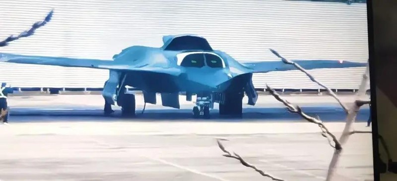 Nguyên mẫu máy bay chiến đấu hạng nặng thế hệ thứ 6 của Trung Quốc. Ảnh: MW. Lockheed Martin chơi lớn F-35 sẽ có 80% sức mạnh thế hệ 6 với nửa chi phí 3.jpg