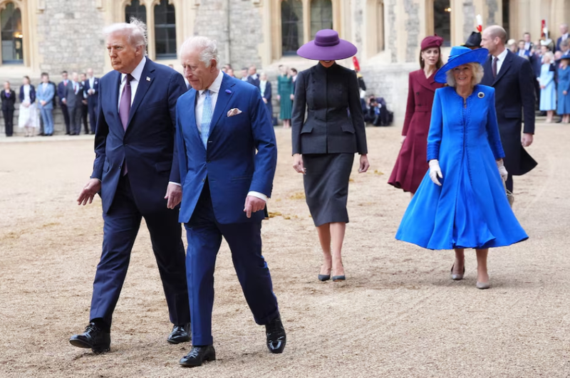 Tổng thống Mỹ Donald Trump, Vua Charles III, Đệ nhất phu nhân Melania Trump và Hoàng hậu Camilla tham dự lễ đón trọng thể tại Lâu đài Windsor, Berkshire ngày 17/9. Ảnh: Reuters. Vương quốc Anh chào đón ông Trump bằng nghi lễ hoàng gia trong chuyến thăm cấp nhà nước lịch sử 3.png