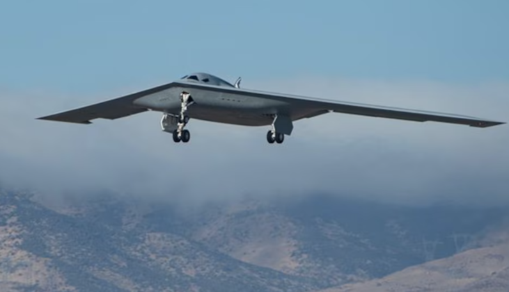 Nguyên mẫu thứ hai của máy bay ném bom B-21. Ảnh: MW. Mỹ tung át chủ bài mới B-21 Raider thứ hai lộ diện, thử nghiệm vũ khí hạt nhân 2.png