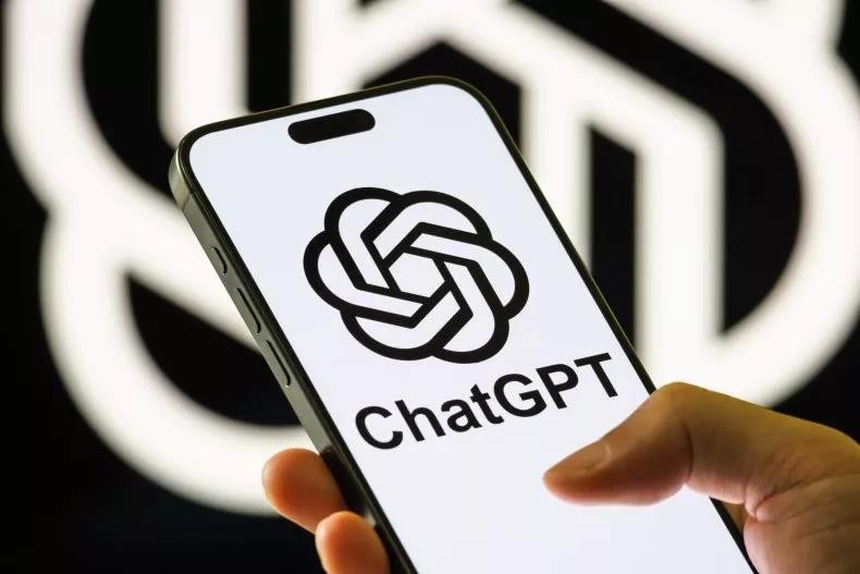 Người phụ nữ bất ngờ trúng số sau khi nhờ ChatGPT chọn những con số. Ảnh: Newsweek.