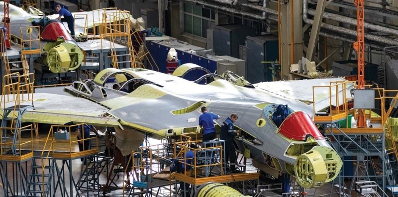 Máy bay chiến đấu thế hệ thứ 5 Su-57 đang được sản xuất. Ảnh: MW. Ấn Độ sắp loại biên huyền thoại tử thần MiG-21, cân nhắc mua Su-57 Nga để thay thế 4.jpg