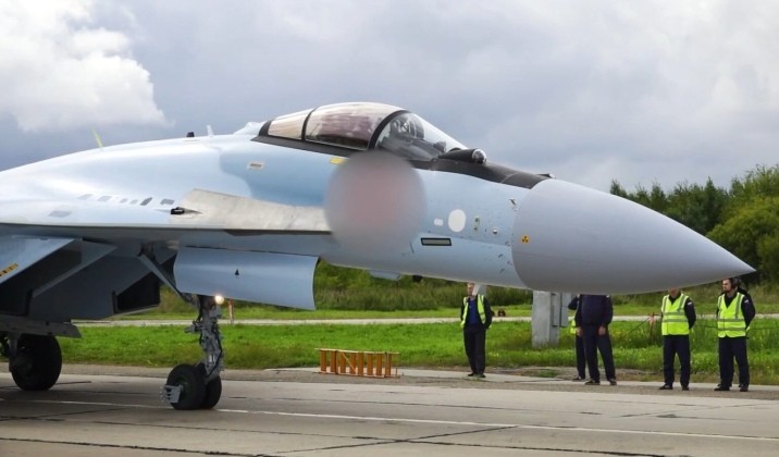 Máy bay chiến đấu chiếm ưu thế trên Su-35 không từ lô sản xuất mới nhất. Ảnh: MW. Nga bàn giao thêm lô tiêm kích Su-35S thế hệ 4+ Chiến binh vạn năng giữa lúc nhu cầu tăng vọt 2.jpg