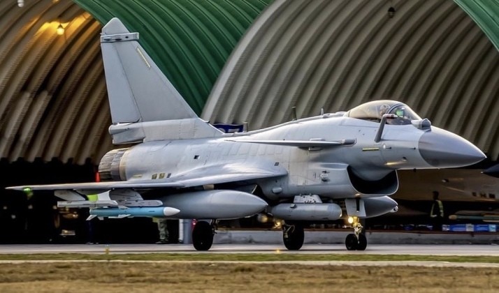 Máy bay J-10C của Không quân Trung Quốc mang tên lửa PL-15. Ảnh: MW. Iran chọn MiG-29 của Nga thay vì J-10C của Trung Quốc Bốn nguyên nhân đằng sau 2.jpeg