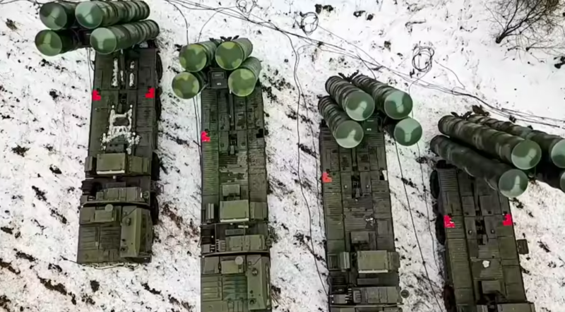 Bệ phóng tên lửa thuộc hệ thống S-400. Ảnh: MW. Đôi mắt của S-400 bị xóa sổ Cách Ukraine khiến phòng không Nga ở Crimea suy yếu 2.png