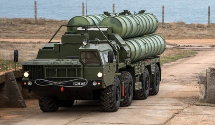 Bệ phóng tên lửa đất đối không thuộc hệ thống tầm xa S-400 ở Crimea. Ảnh: MW. Đòn tấn công bóp nghẹt sự sống khiến Crimea không thể ở được phương Tây đề xuất 3.png