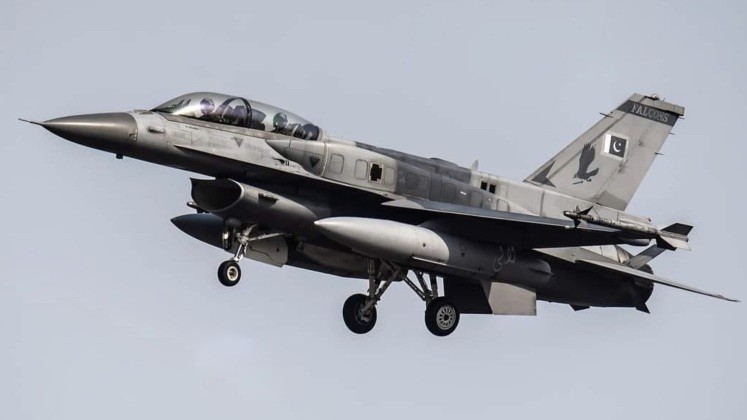 Máy bay chiến đấu F-16 của Không quân Pakistan. Ảnh: MW. Ấn Độ tuyên bố bắn hạ 5 tiêm kích Pakistan S-400 và Su-30MKI làm thay đổi cuộc chơi 2.jpeg