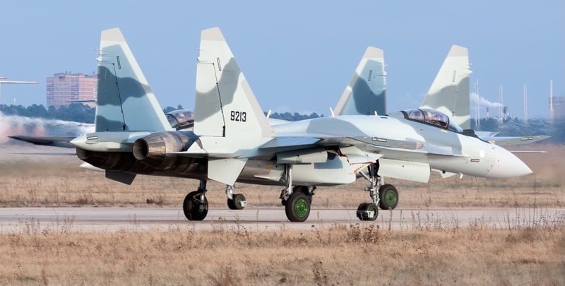 Máy bay chiến đấu Su-35 được sản xuất để xuất khẩu, được cho là từ lô hàng do Algeria đặt hàng. Ảnh: MW. Không quân Iran sắp lột xác nhờ Su-35 Nga Tài liệu rò rỉ hé lộ siêu thương vụ 2.jpeg