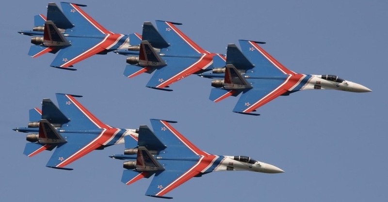 Máy bay chiến đấu Su-35 của phi đội nhào lộn của Nga. Ảnh: MW. Không quân Iran sắp lột xác nhờ Su-35 Nga Tài liệu rò rỉ hé lộ siêu thương vụ 3.jpeg