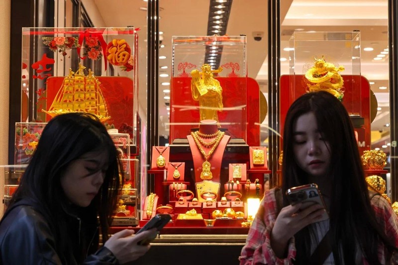 Các nhà phân tích cho biết giá vàng có thể vượt 4.000 USD/ounce vào giữa năm tới. Ảnh: SCMP.