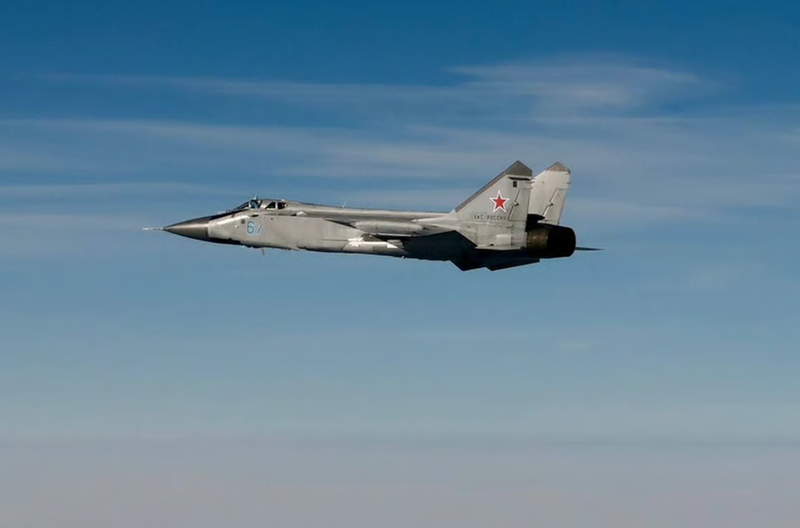 Một máy bay chiến đấu MiG-31 của Nga bay trên Biển Baltic. Ảnh: AFP. Ba nước Baltic lên sẵn kế hoạch sơ tán, tích trữ đề phòng trường hợp Nga động binh 3.png