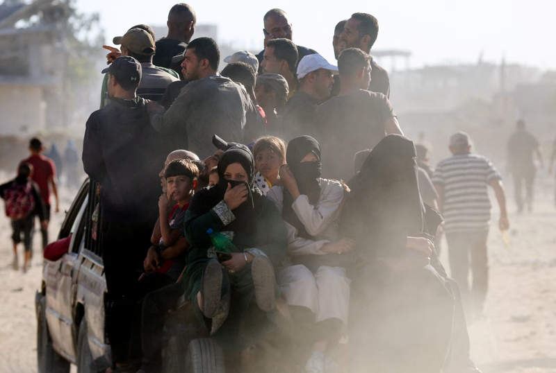 Người dân Palestine cuối tuần trước đã bắt đầu trở về nhà của họ ở Khan Younis, phía nam Gaza, sau khi lực lượng Israel rút lui. Ảnh: WSJ. Bên trong chiến dịch ngoại giao 3 chiều buộc Hamas chấp nhận thỏa thuận không mong muốn 2.png