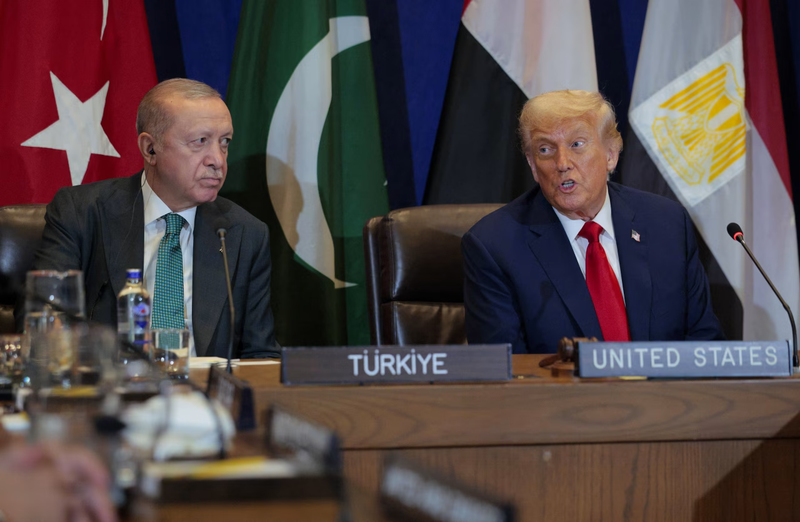 Tổng thống Thổ Nhĩ Kỳ Recep Tayyip Erdogan và Tổng thống Trump đã thảo luận về cuộc chiến ở Gaza tại Đại hội đồng Liên hợp quốc vào tháng trước tại New York. Ảnh: WSJ. Bên trong chiến dịch ngoại giao 3 chiều buộc Hamas chấp nhận thỏa thuận không mong muốn 3.png
