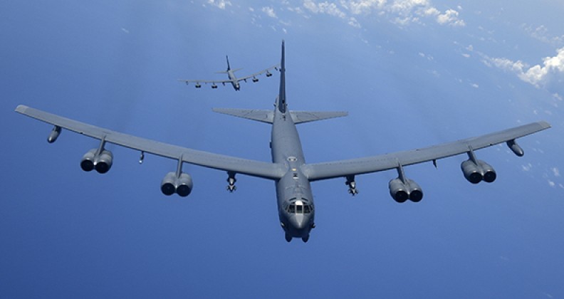 Máy bay ném bom B-52 của Không quân Mỹ. Ảnh: MW. Su-30MK2 của Venezuela có đủ sức bắn hạ pháo đài bay B-52H của Mỹ trên vùng biển Caribe 2.jpg