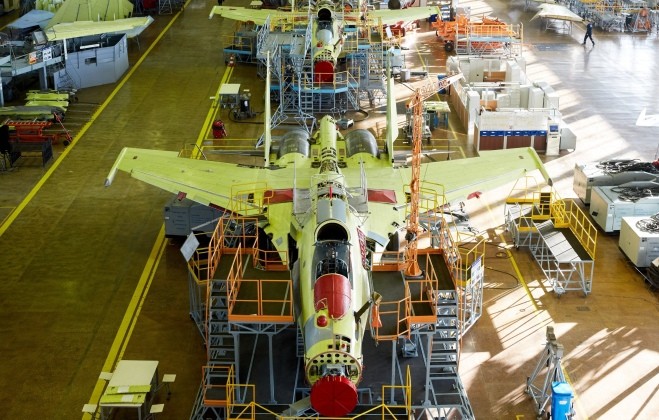 Hoạt động sản xuất Su-35 tại Nhà máy máy bay Komsomolsk ở Amur. Ảnh: MW. Bị quân lực Mỹ vây hãm, Venezuela có trở thành khách hàng tiếp theo của dòng Su-35 Nga 3.jpeg