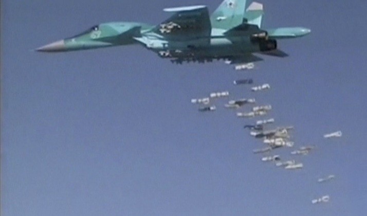 Chiến đấu cơ Su-34 trong một nhiệm vụ ném bom. Ảnh: MW. Nga dội mưa bom và hơn 5.000 đợt pháo kích vào Ukraine Vai trò của Su-34 ngày càng lớn 2.jpg