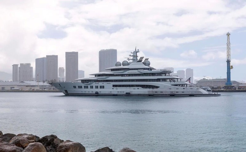 Du thuyền Amadea được cho là của tỷ phú Suleiman Kerimov cập cảng Honolulu, Hawaii vào năm 2022. Nguồn: AFP. Châu Âu sử dụng tài sản đóng băng của Nga để hỗ trợ Ukraine như thế nào 3.jpg