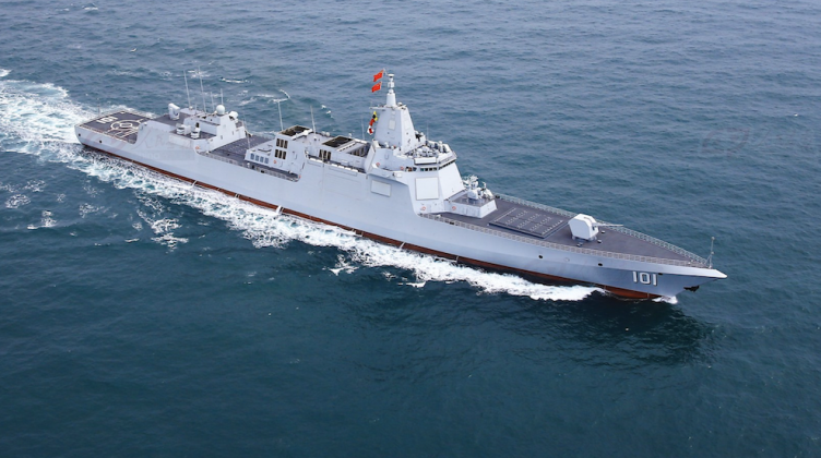 Tàu khu trục Type 055 của Hải quân Trung Quốc. Ảnh: MW. Chiến hạm rắc rối nhất thế giới Hơn 3.000 ngày nằm bờ, hệ thống tên lửa chỉ để phòng thủ 5.png