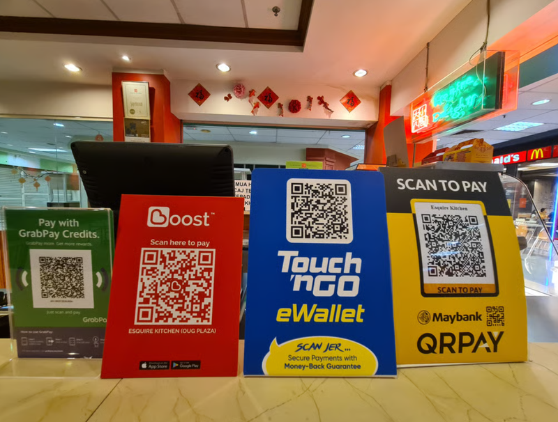 Thanh toán kỹ thuật số được chấp nhận tại một nhà hàng địa phương ở Malaysia. Các chuyên gia cảnh báo rằng việc thiếu cơ sở hạ tầng an toàn lượng tử ở ASEAN, nơi việc áp dụng thanh toán kỹ thuật số đang tăng tốc, khiến các giao dịch dễ bị tổn thương. Ảnh: Shutterstock. Cảnh báo từ giới chuyên gia Mọi mã hóa tài chính châu Á có thể bị phá vỡ chỉ trong vài giờ.png