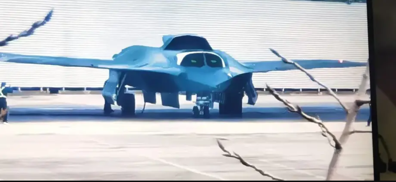 Máy bay chiến đấu thế hệ thứ 6 tầm xa với khoang vũ khí mở. Ảnh: MW. Hé lộ nguyên mẫu chiến đấu cơ bí ẩn của Trung Quốc Bay xa 4.000 km, mang tên lửa siêu khủng 5.png