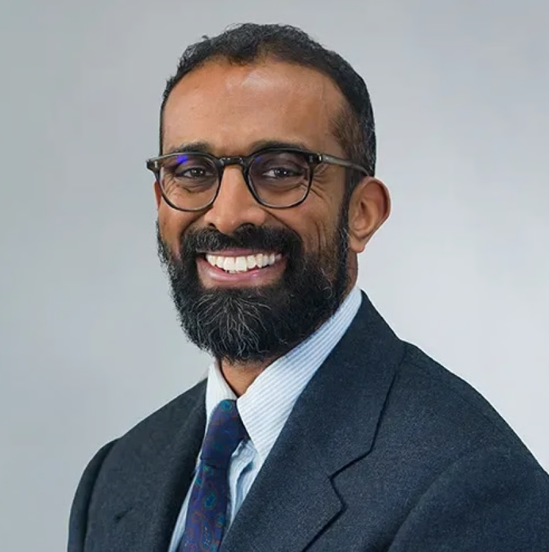 Ahilan Kailaya-Vasan là bác sĩ tư vấn giải phẫu thần kinh tại Bệnh viện King’s College ở London, Anh. Ảnh: lip.org.uk. Kim Kardashian tiết lộ bị phình mạch não Mức độ nguy hiểm ra sao, điều trị như thế nào 3.png