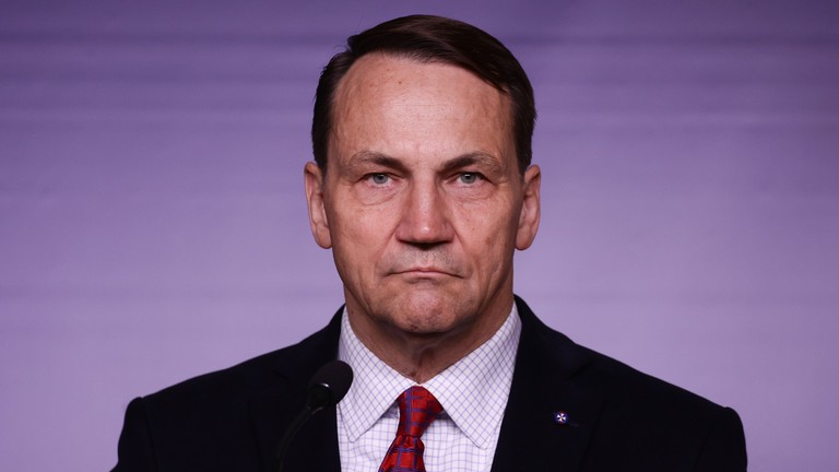 Ngoại trưởng Ba Lan Radoslaw Sikorski. Ảnh: Getty.