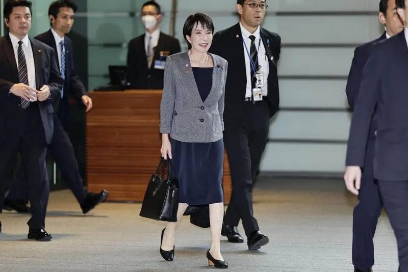 Chiếc túi xách chính trị có ảnh hưởng nhất kể từ thời Bà đầm thép Thatcher 3.jpg