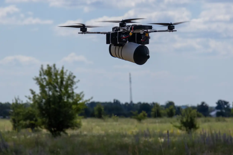 Máy bay không người lái FPV sợi quang đang thống trị chiến trường ở Ukraine. Ảnh: Reuters.