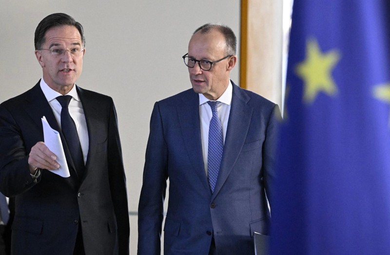 Thủ tướng Đức Friedrich Merz (phải) và Tổng thư ký NATO Mark Rutte đến dự cuộc họp báo sau cuộc hội đàm tại Phủ Thủ tướng vào ngày 11/12 tại Berlin, Đức. Ảnh: AFP.