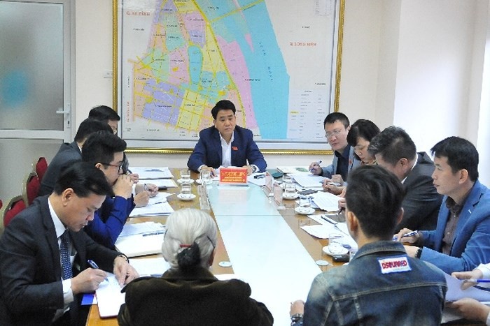 Chủ tịch UBND TP Hà Nội Nguyễn Đức Chung tại một buổi tiếp công dân. Chủ tịch UBND TP Hà Nội Nguyễn Đức Chung tại một buổi tiếp công dân.