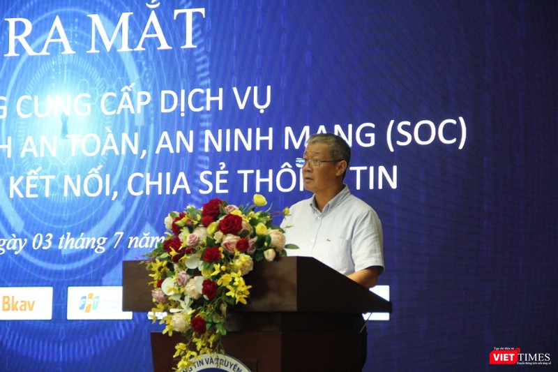 Thứ trưởng Bộ TT&TT Nguyễn Thành Hưng phát biểu tại Lễ ra mắt nền tảng cung cấp dịch vụ Trung tâm điều hành an toàn, an ninh mạng (SOC) đáp ứng yêu cầu kết nối, chia sẻ thông tin. Thứ trưởng Bộ TT&TT Nguyễn Thành Hưng phát biểu tại Lễ ra mắt nền tảng cung cấp dịch vụ Trung tâm điều hành an toàn, an ninh mạng (SOC) đáp ứng yêu cầu kết nối, chia sẻ thông tin.