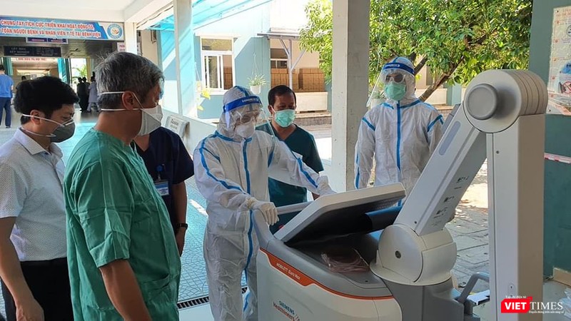 Các bác sĩ liên tục ứng trực, bám sát tình hình dịch bệnh. Các bác sĩ liên tục ứng trực, bám sát tình hình dịch bệnh.