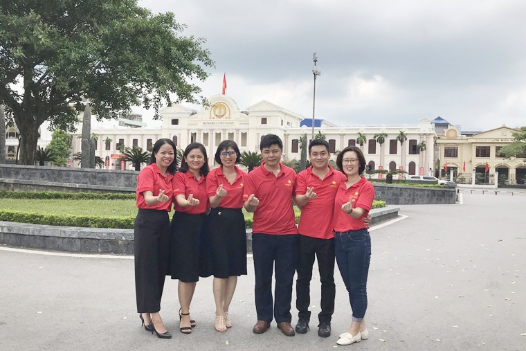 Các cán bộ ngành TT&TT góp mặt trong MV "Ánh sao nơi đầu tuyến" Các cán bộ ngành TT&TT góp mặt trong MV